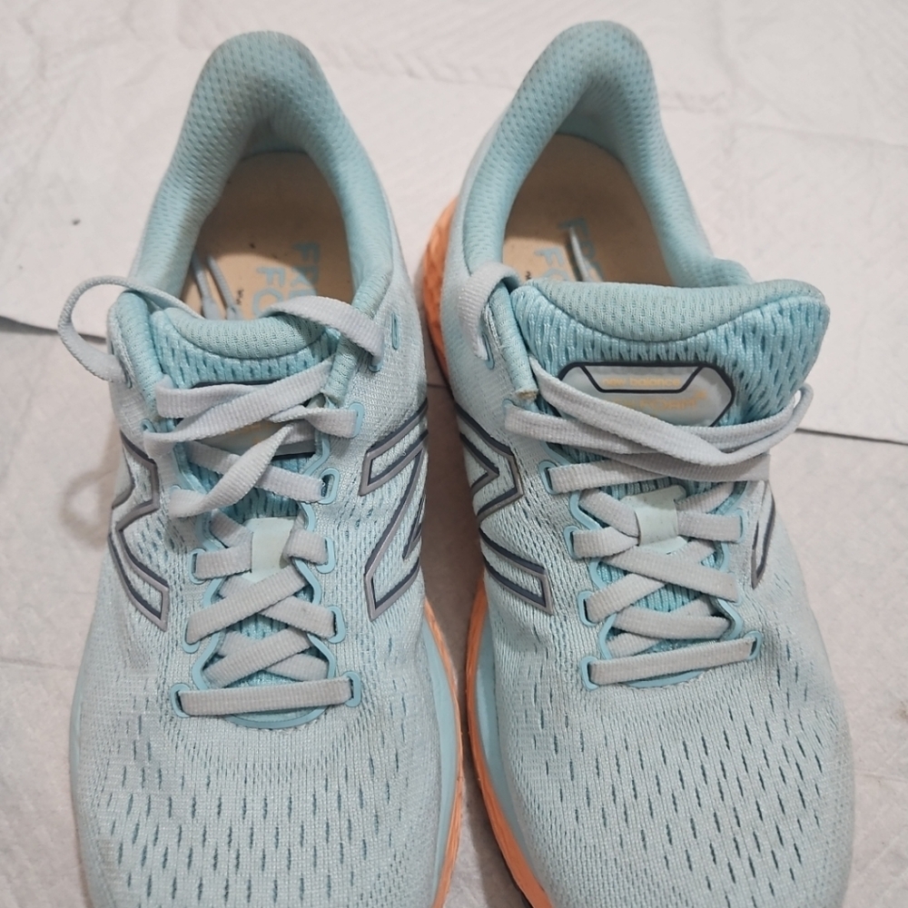 New Balance Fresh Foam 880 Women's Athletic Shoes in Light Blue and Peach